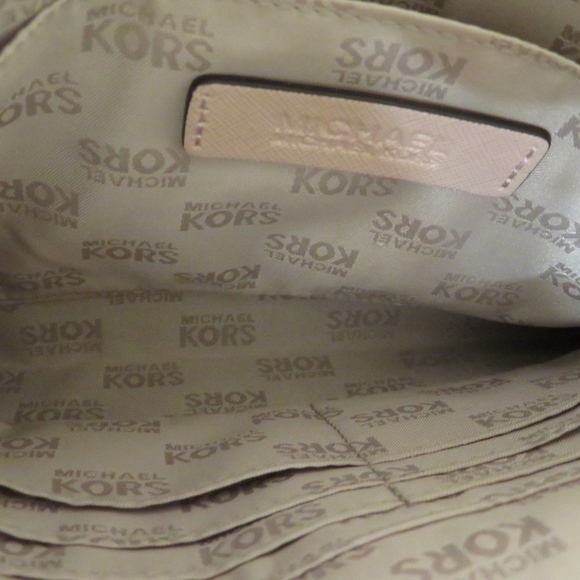 LAST 1 LEFT  Michael Kors Large Zip Clutch Ballet - Picture 6 of 7